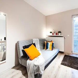 Super Apart Dywizjonu 303 175/58 Apartament